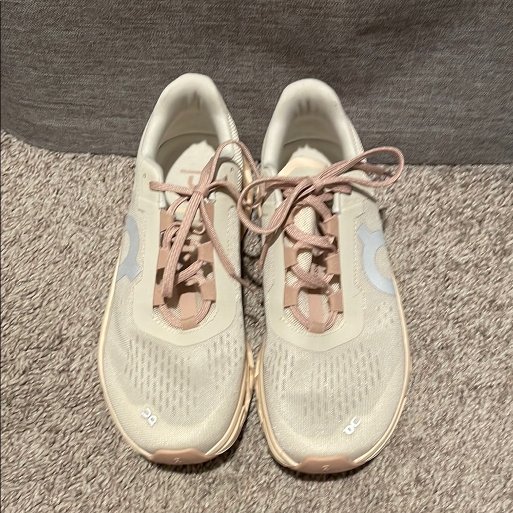 On Cloudmonster Moon/Fawn